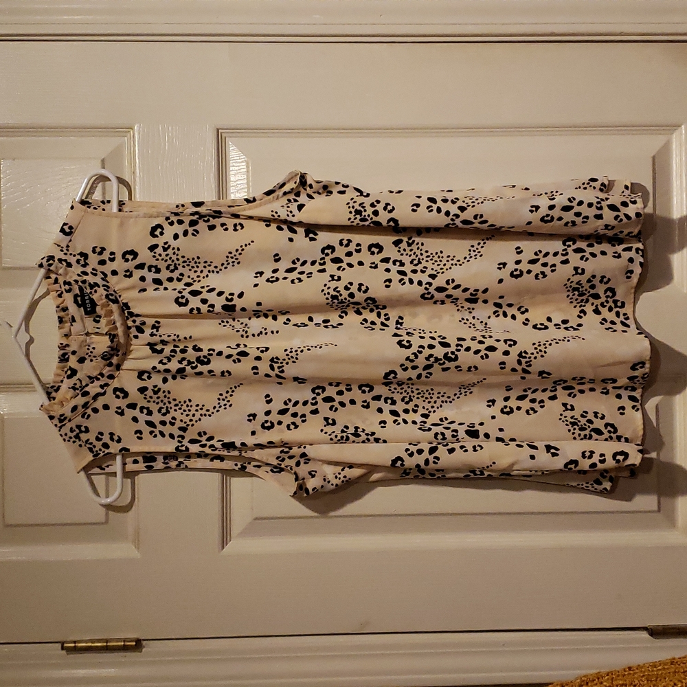 Sleeveless shirt